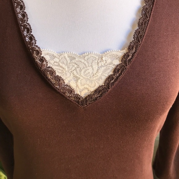 Jones New York brown top with hint of lace - Picture 2 of 6